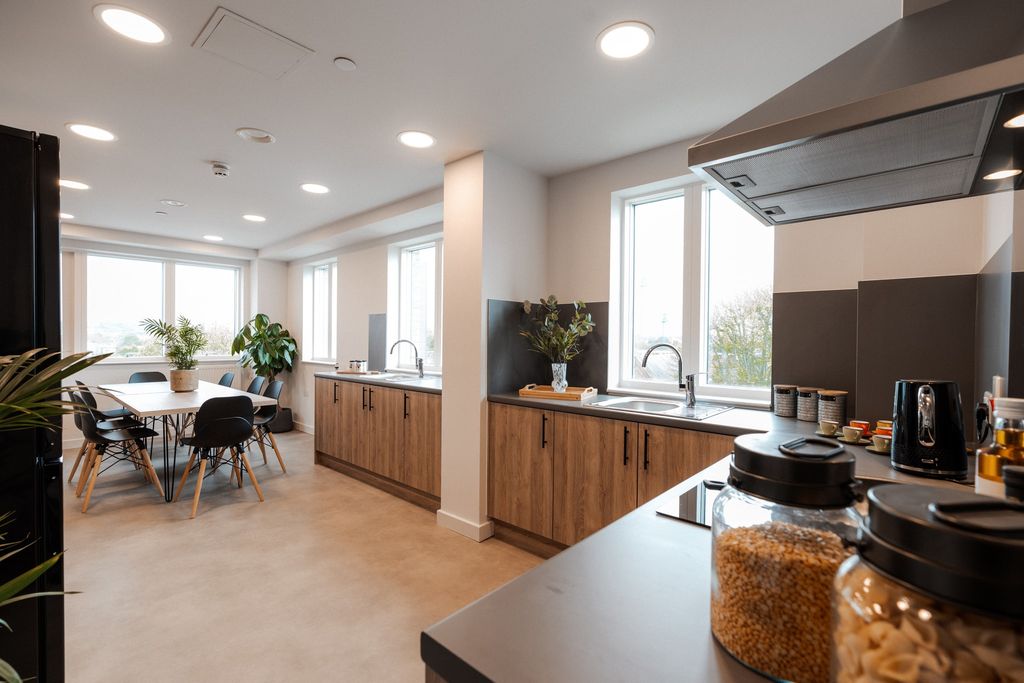 Property photo 3 of 11 Kitchen