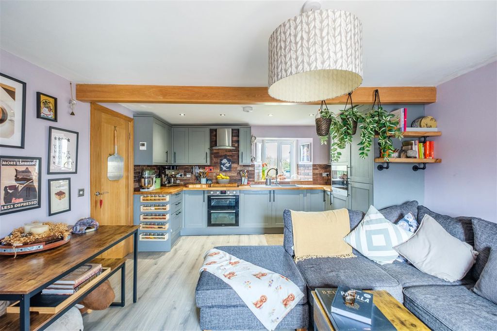 Property photo 3 of 21 Millar Street-12.Jpg