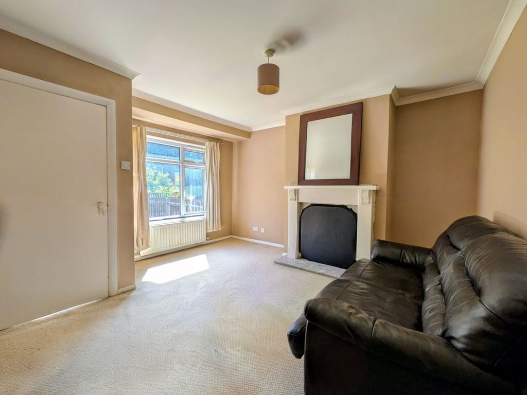 Property photo 2 of 9 9c632Ca3-Bfe4-4195-A585-86B3c7Bceade