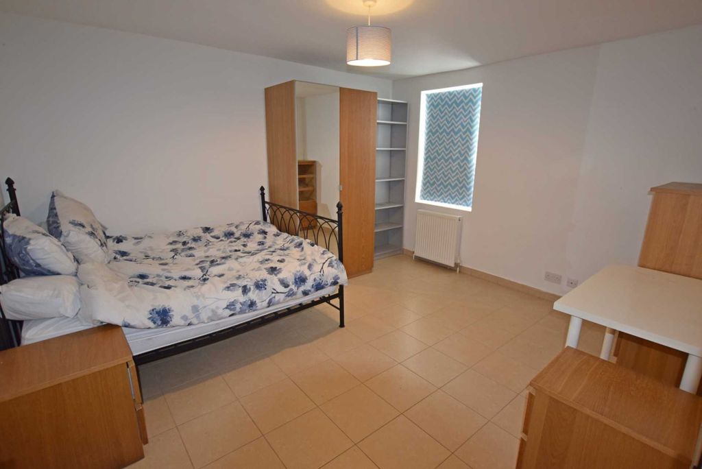 Property photo 1 of 3