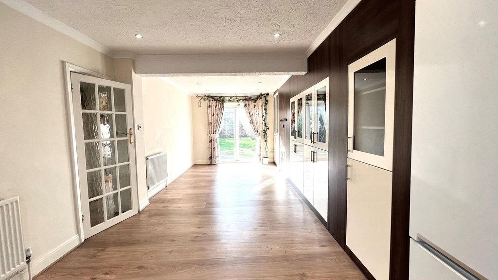 Property photo 2 of 14 Image