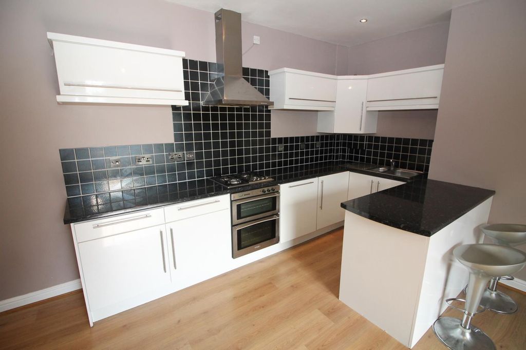 Property photo 2 of 7 Kitchen