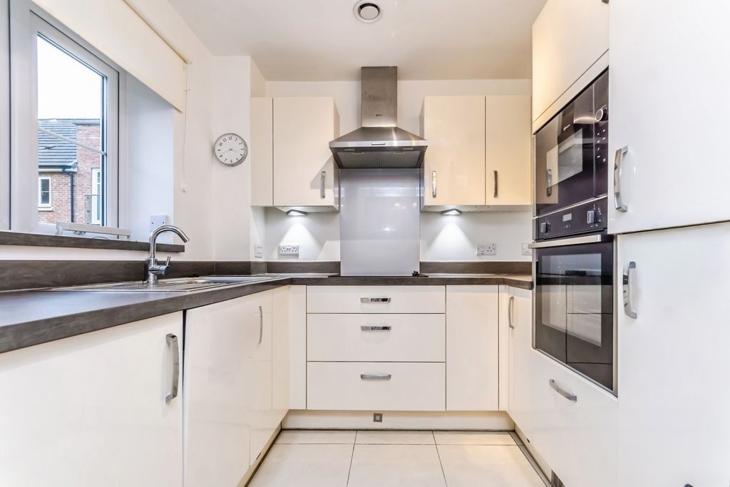 Property photo 2 of 17 Kitchen