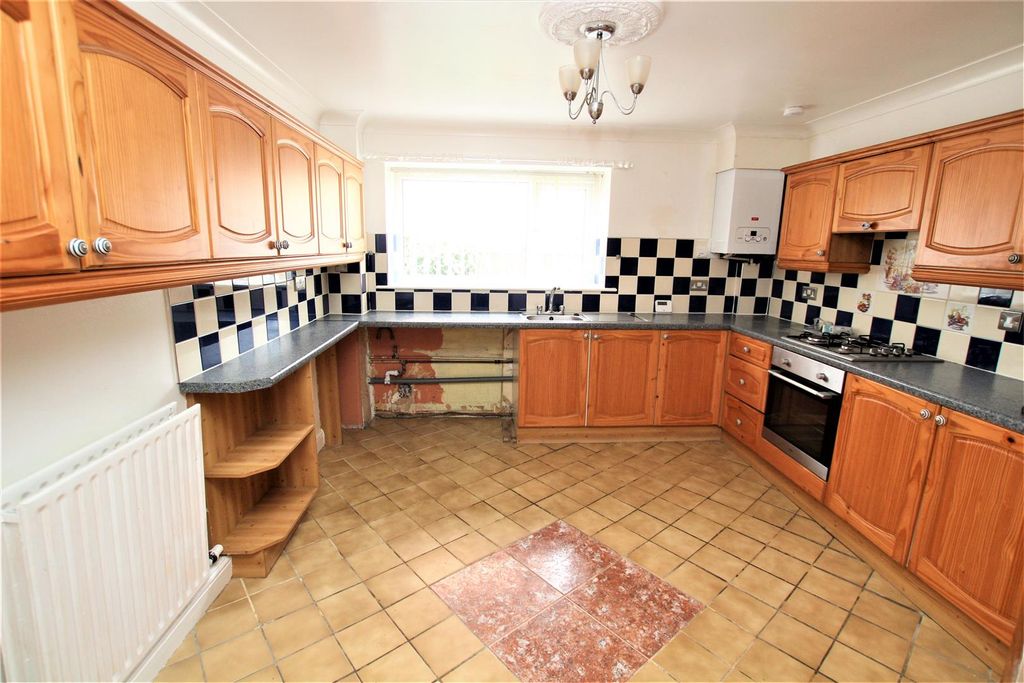 Property photo 3 of 11 Kitchen.Jpg