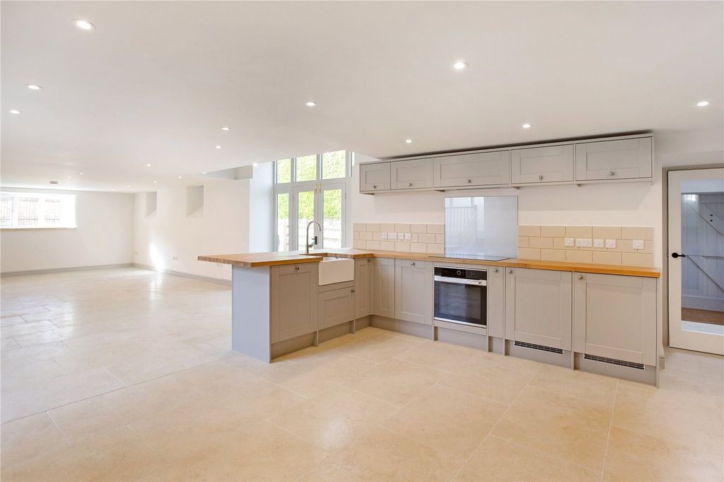 Property photo 2 of 14 Picture No. 20