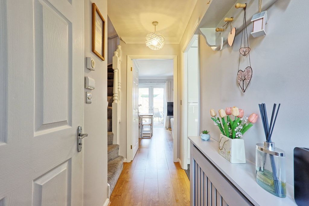 Property photo 2 of 30