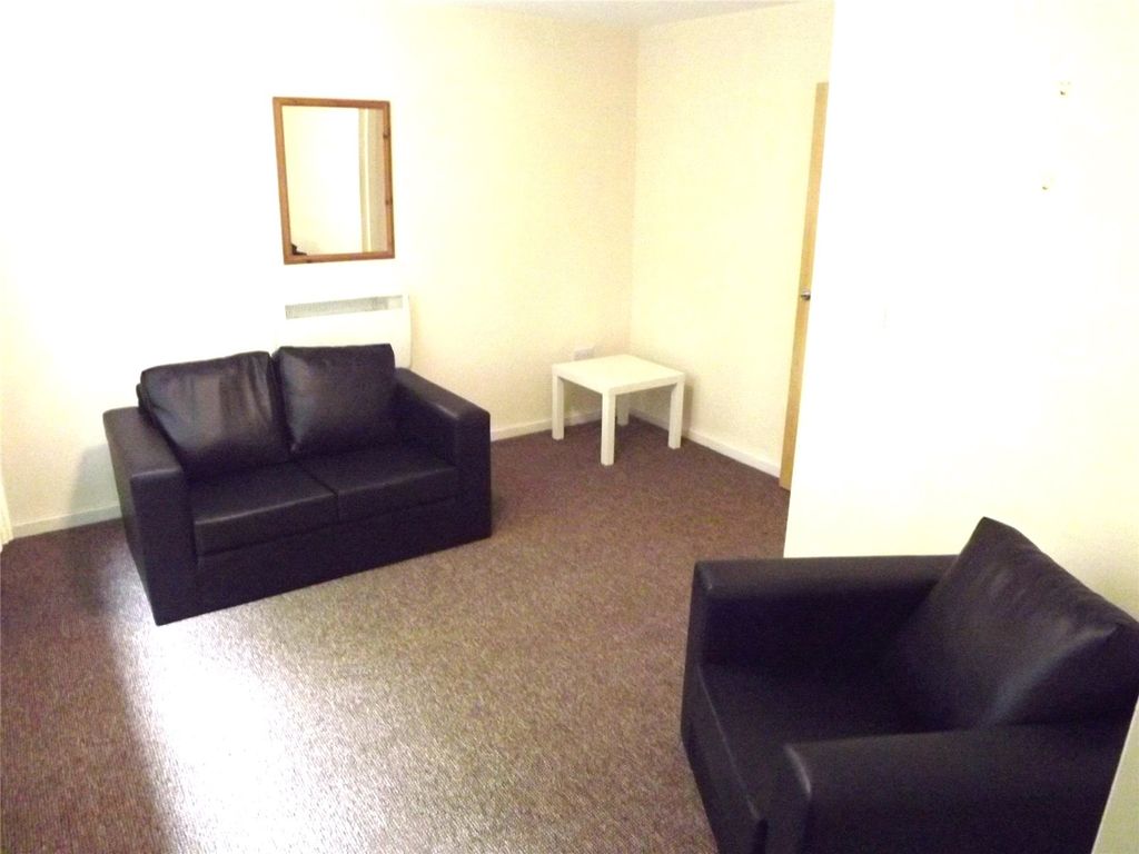 Property photo 3 of 8 Lounge