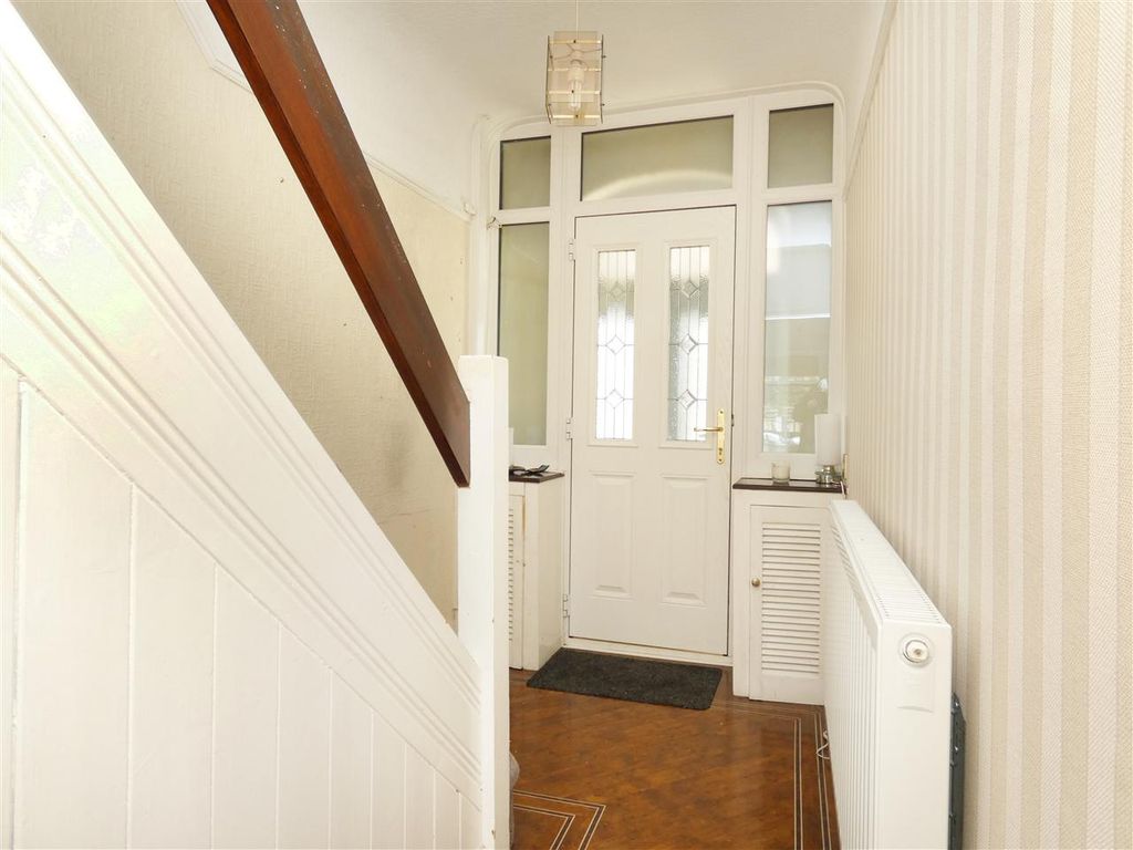 Property photo 3 of 20 Hall
