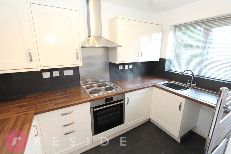 Property photo 3 of 16 Kitchen