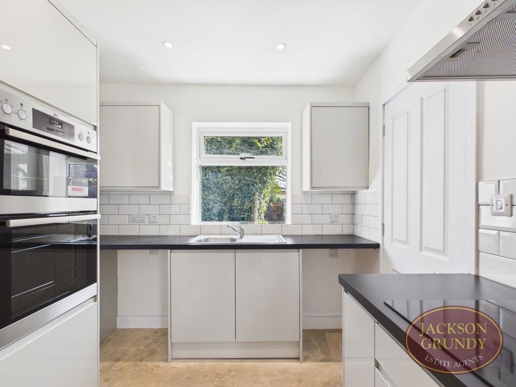 Property photo 2 of 16 Harborough Road