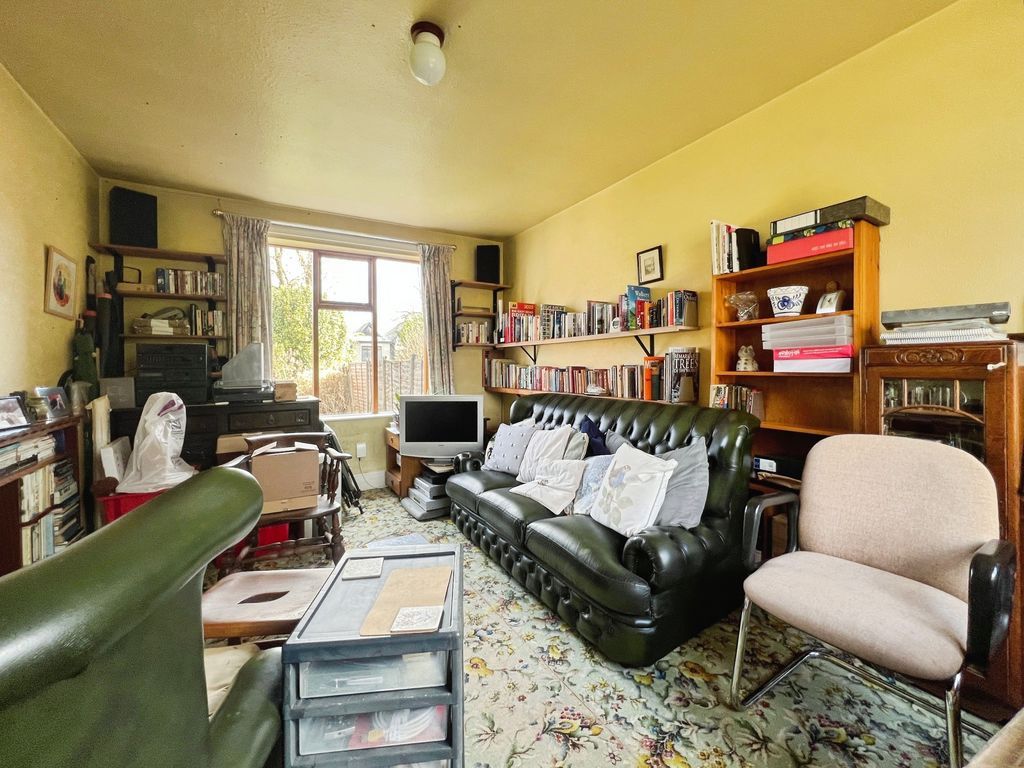 Property photo 2 of 21 Lounge