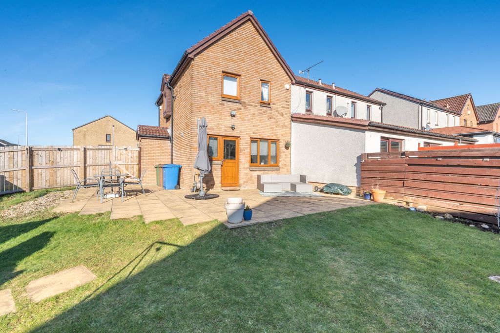 Property photo 2 of 32