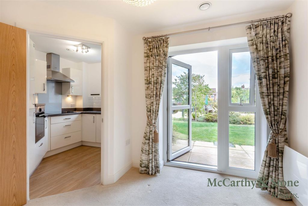 Property photo 2 of 23 8702472-Interior03.Jpg
