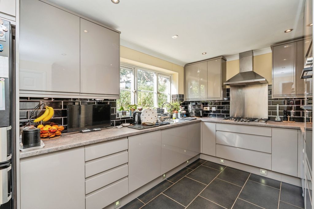 Property photo 3 of 27 Pbox-Img.Jpg