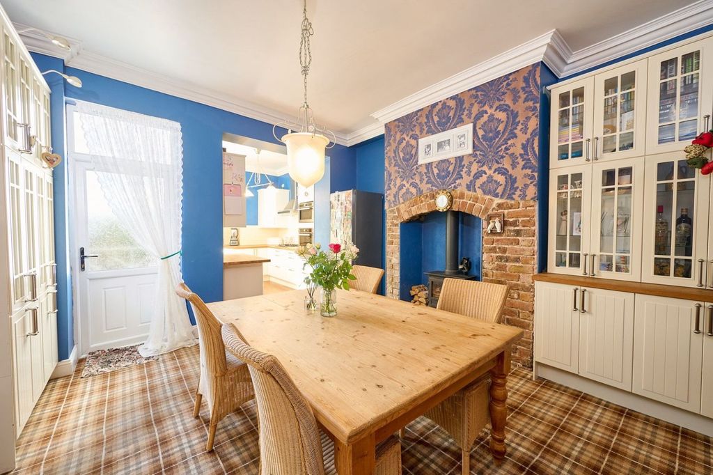 Property photo 3 of 61 4420575