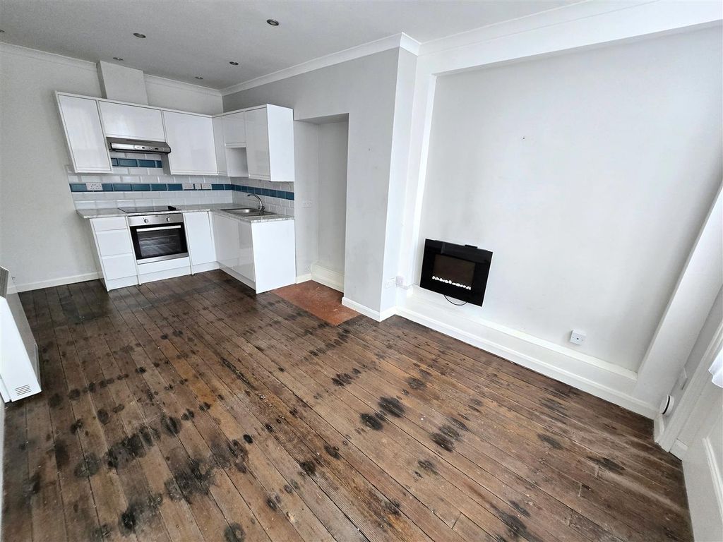 Property photo 2 of 7 Lounge Kitchen