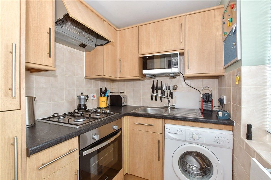 Property photo 2 of 11 Kitchen