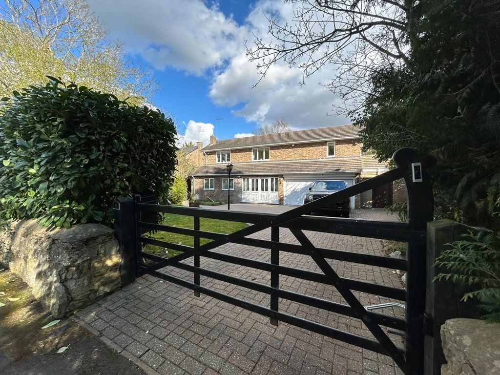 Property photo 1 of 33