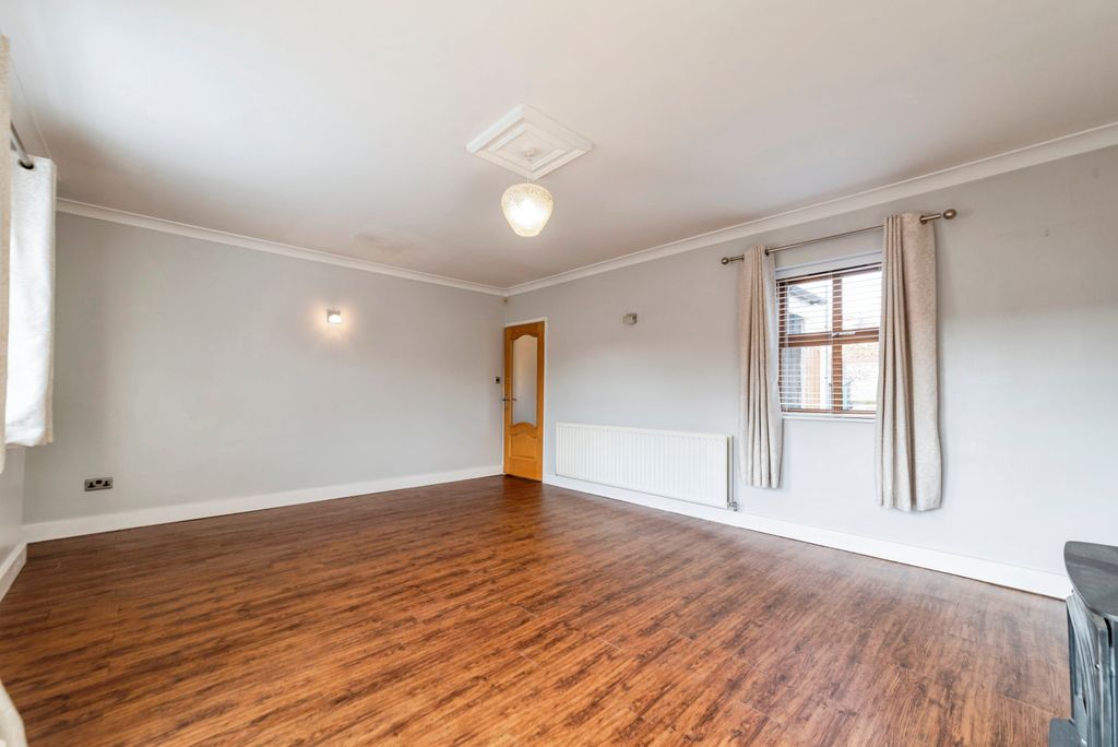 Property photo 3 of 18 Image