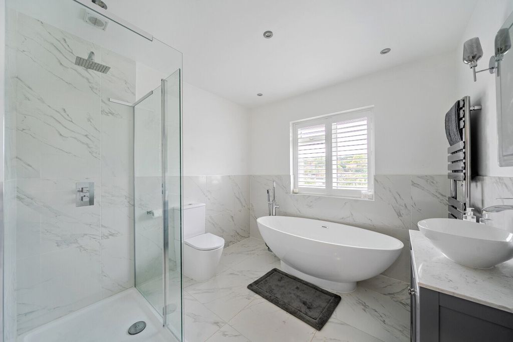 Property photo 3 of 22 Picture No. 23