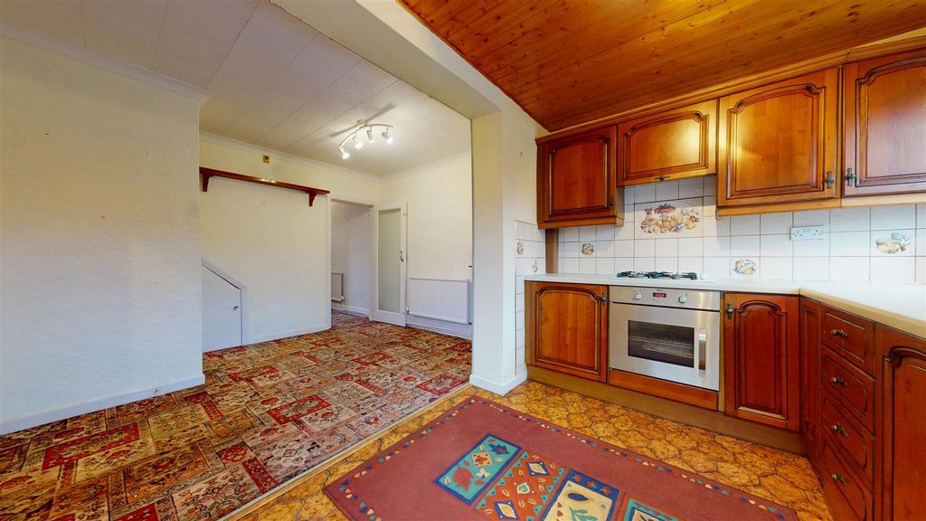 Property photo 3 of 16 Cumber Lane Kitchen