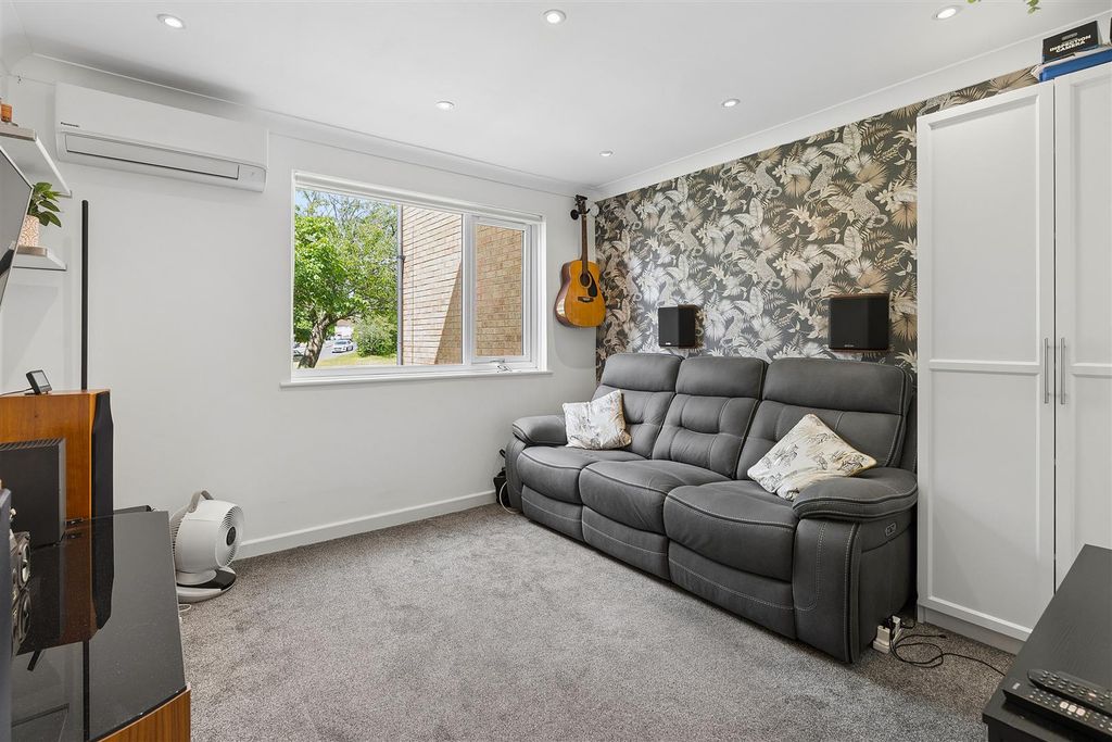 Property photo 2 of 11 21 Riversdale-Hr2.Jpg