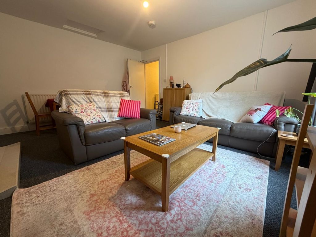 Property photo 2 of 9 Fb7dc537-96E1-462F-863d-6B2c5837B2B5
