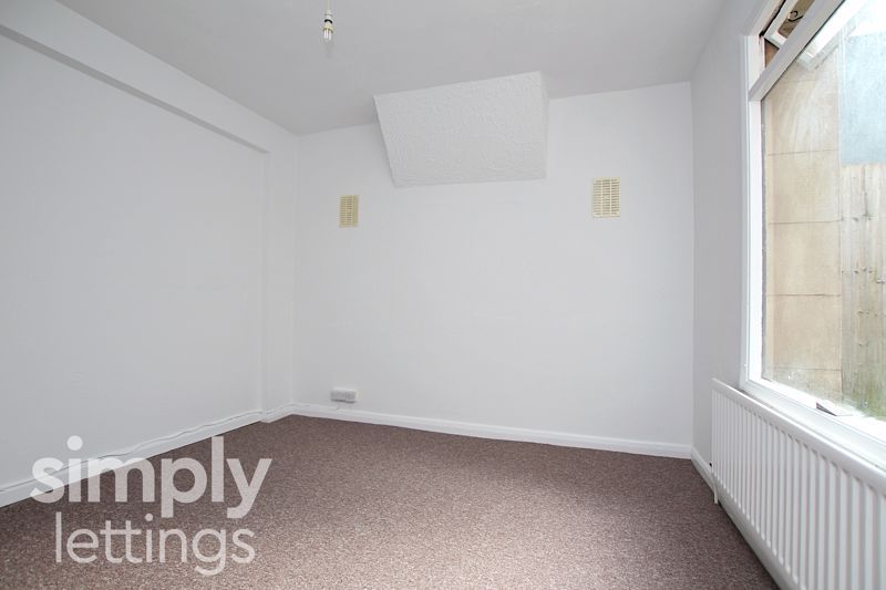 Property photo 3 of 9 Photo 4