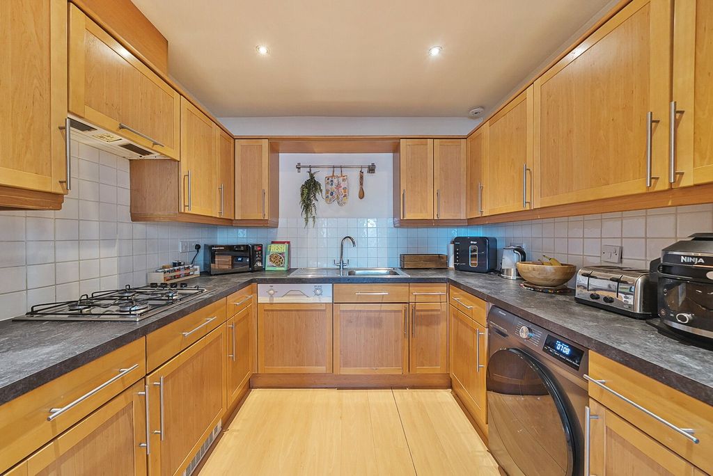 Property photo 3 of 11 3