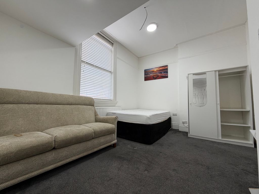 Property photo 2 of 6 Image