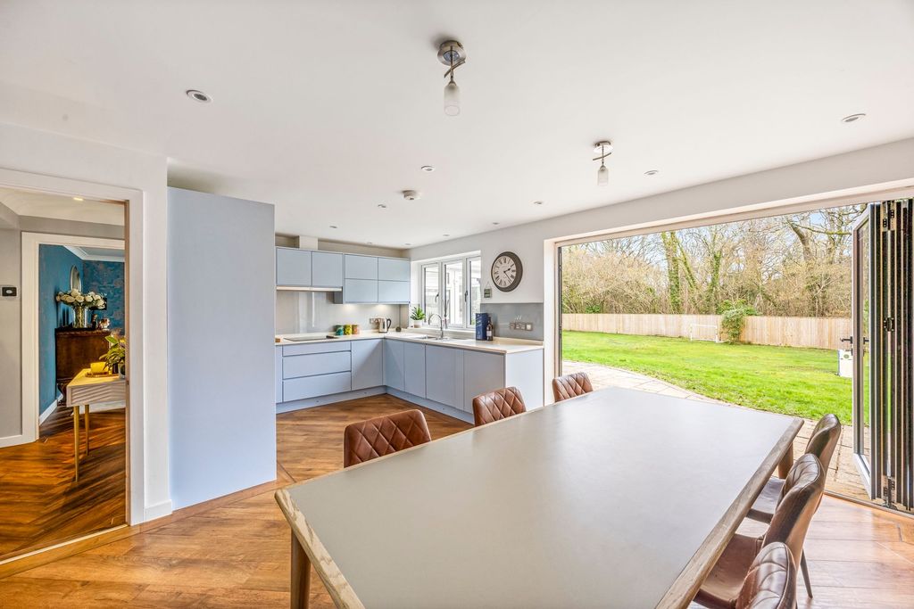 Property photo 3 of 31