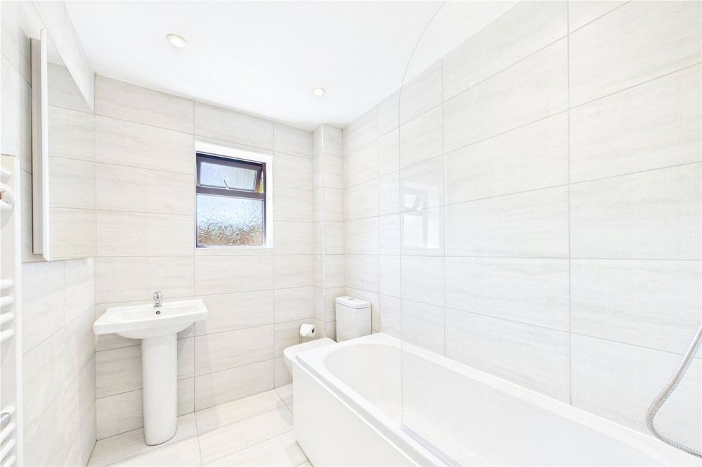 Property photo 3 of 12 Picture No. 04