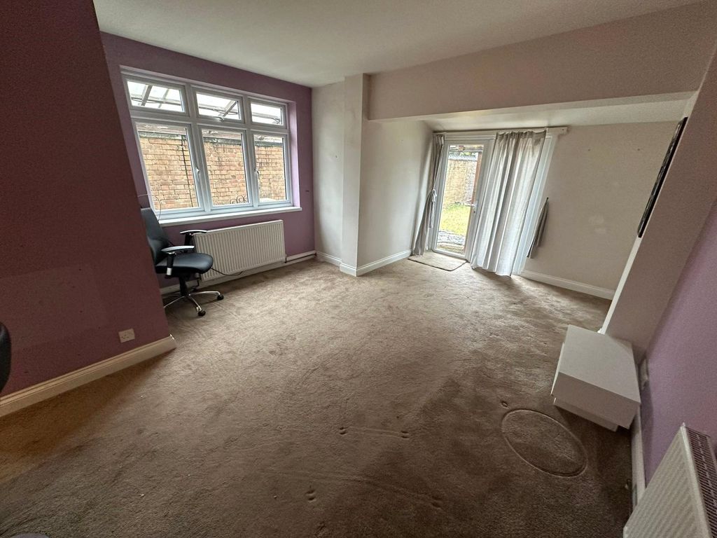 Property photo 2 of 11 Picture No. 28