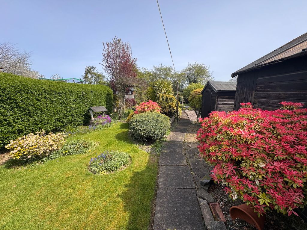 Property photo 2 of 33