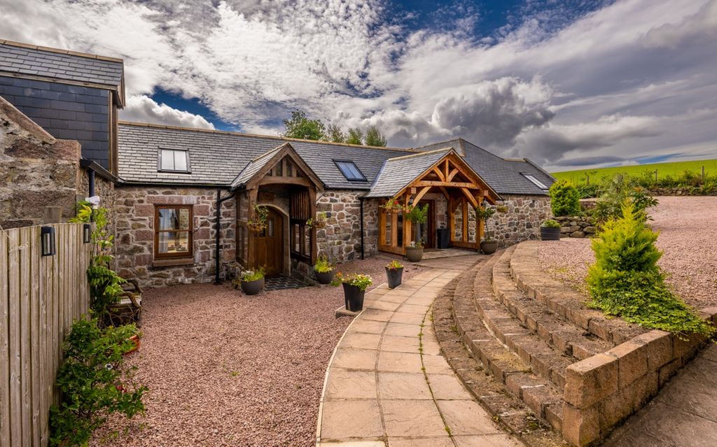 Property photo 1 of 61 Gateside_Steading_320-Hdr