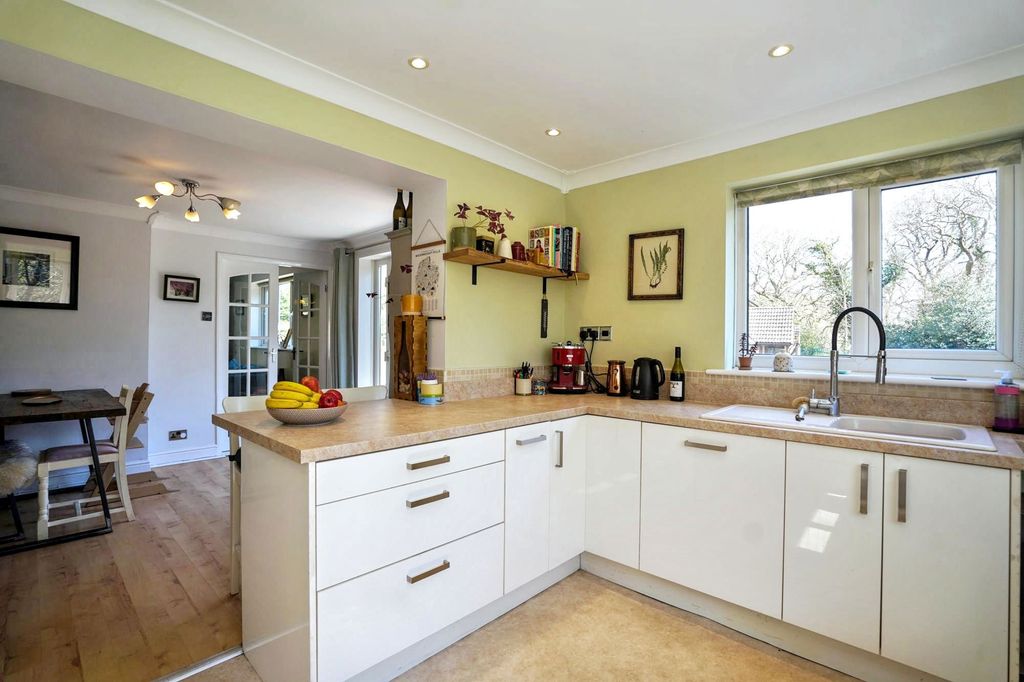 Property photo 2 of 21