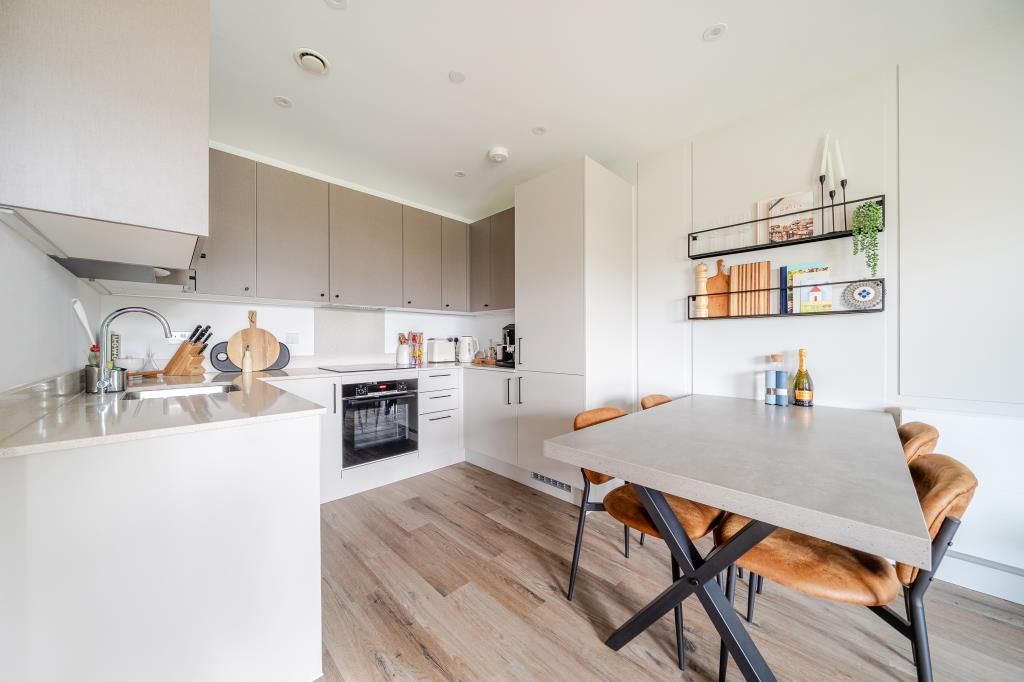 Additional image 5 of 2 bed flat for saleBankside Gardens, Green Park, Berkshire RG2