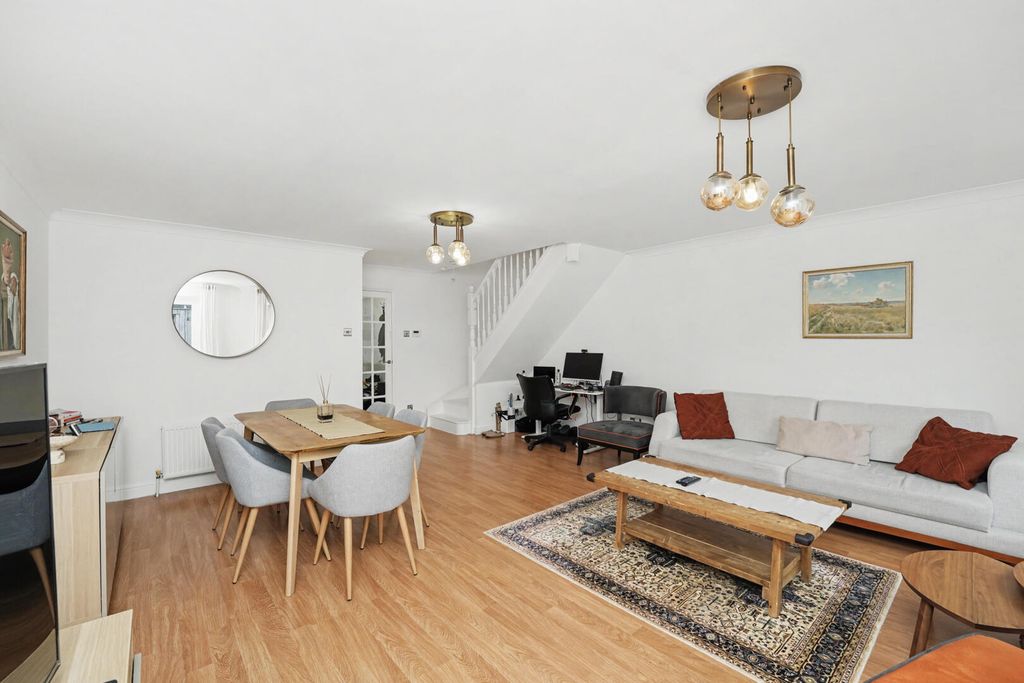 Property photo 3 of 33 Living Room