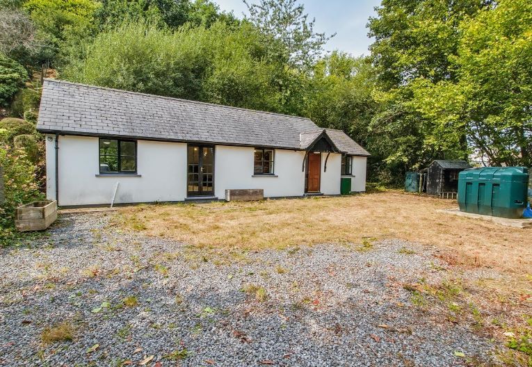 Property photo 1 of 9