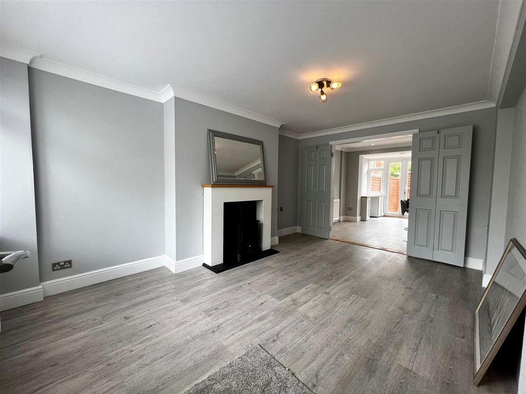 Property photo 2 of 26 Lounge (2).Jpg