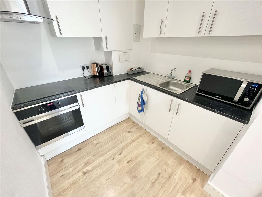 Property photo 2 of 6 Kitchen