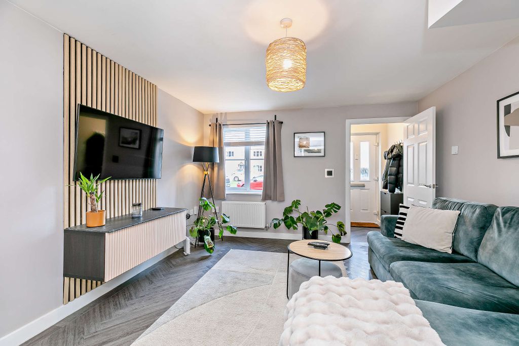 Property photo 1 of 17 Lounge