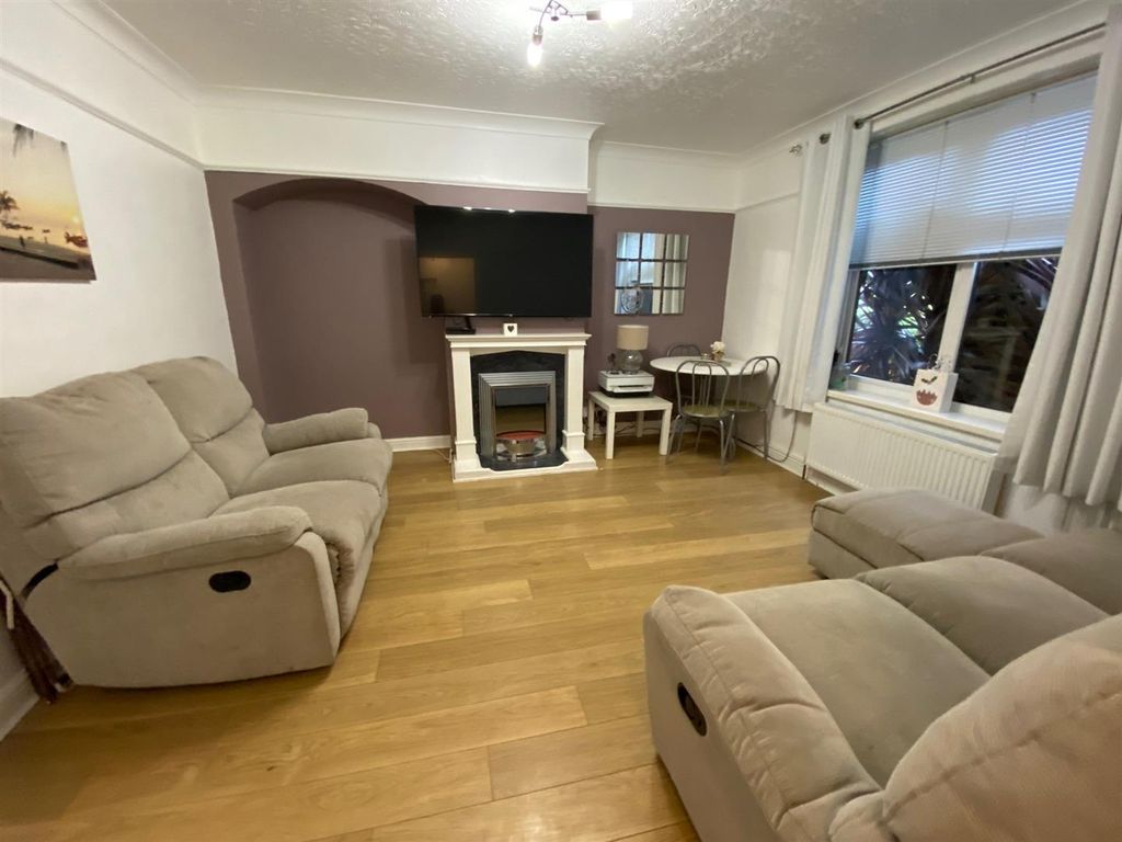 Property photo 2 of 16 B4.Jpg