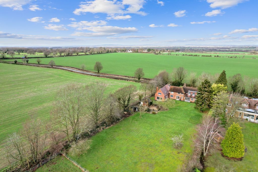 Property photo 2 of 21 70000001-Hr-2