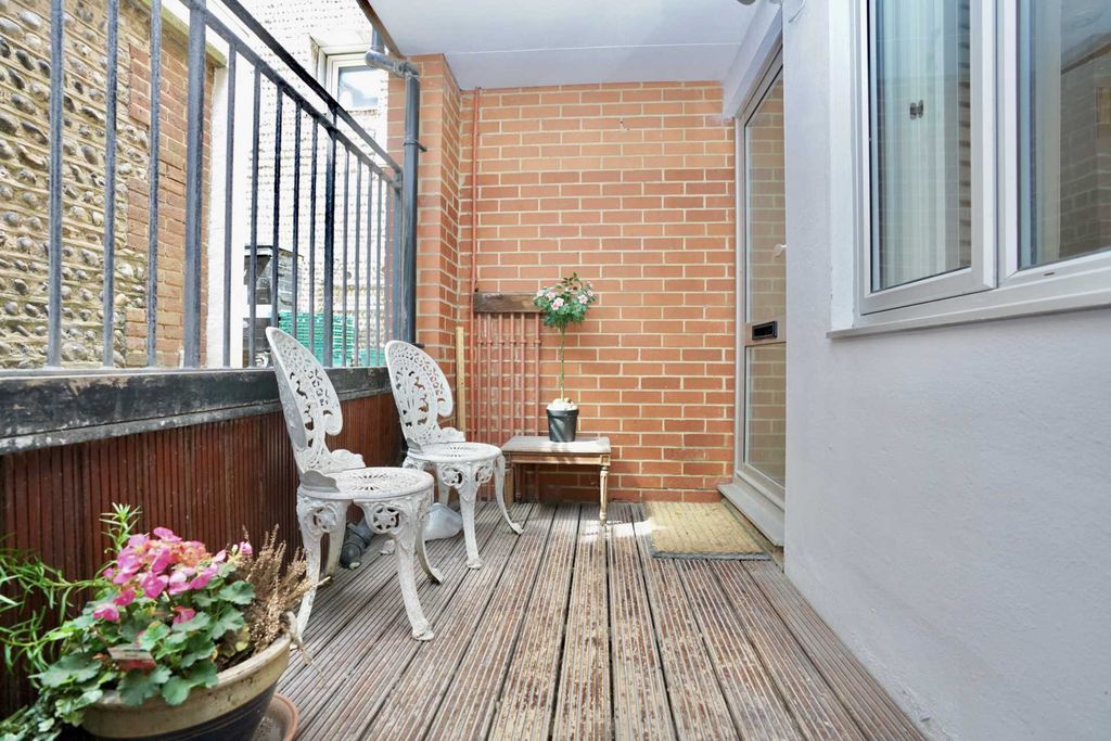 Property photo 2 of 27