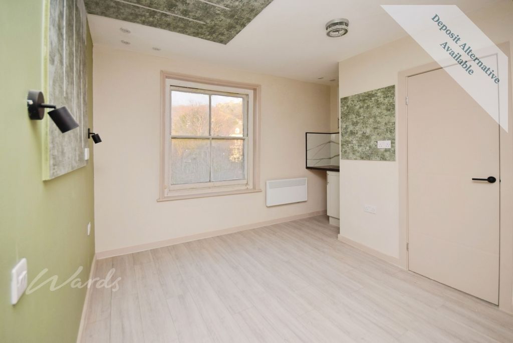 Property photo 3 of 11 Room