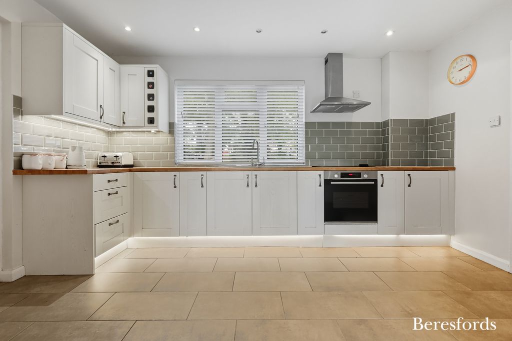 Property photo 2 of 22 Kitchen