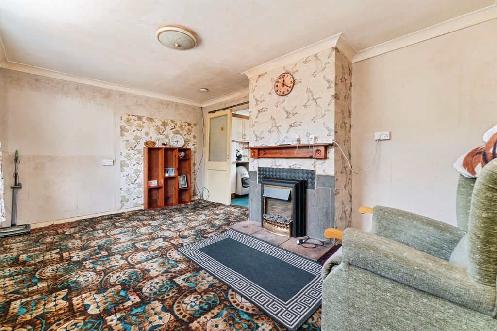 Property photo 3 of 11