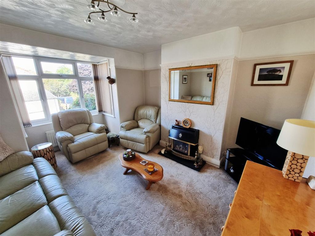 Property photo 3 of 21 Sitting Room.Jpg