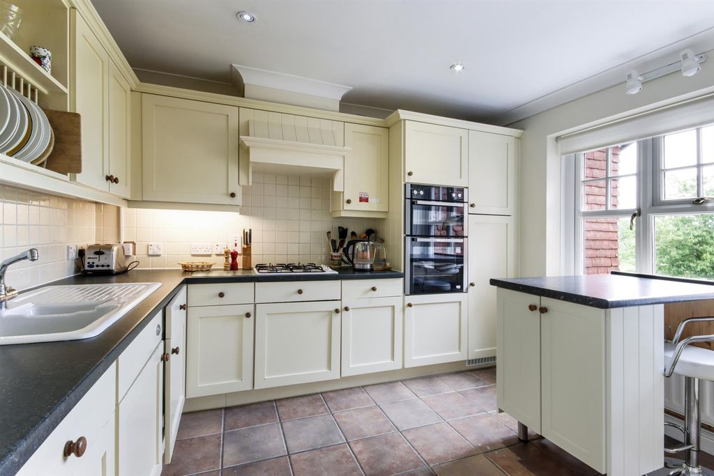 Property photo 3 of 18 59999_014.Jpg